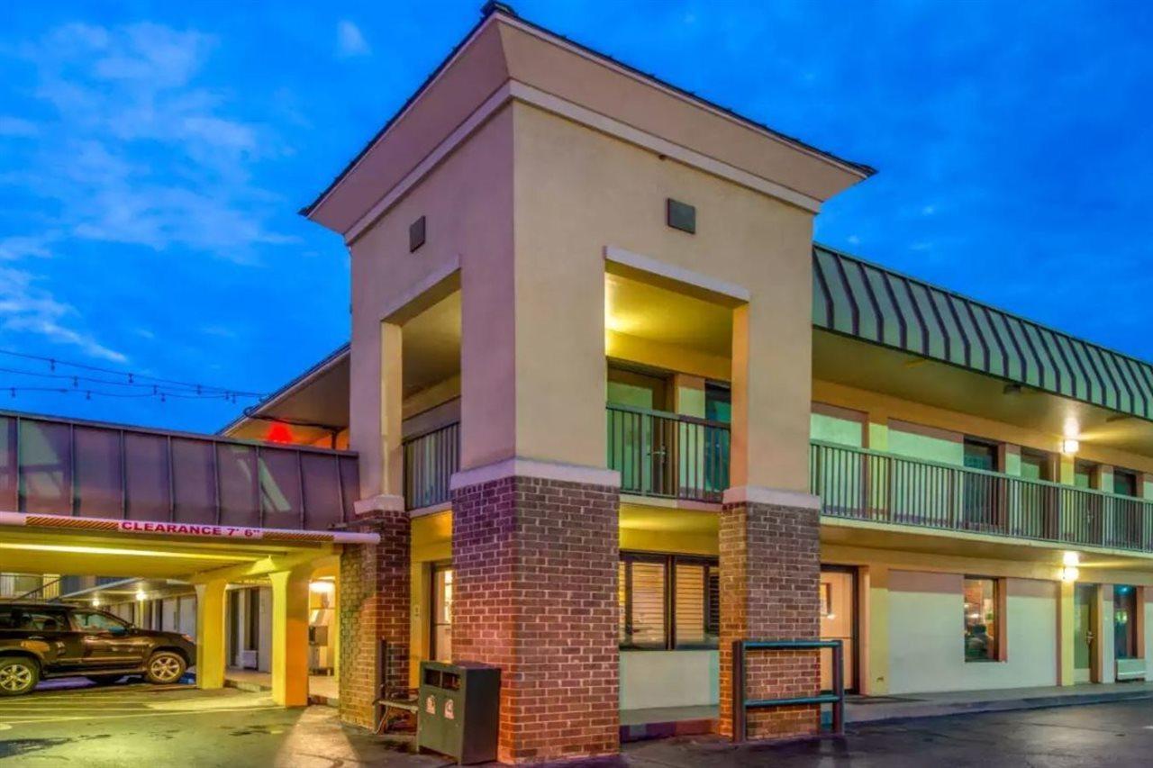 Quality Inn Savannah Historic District Exterior foto
